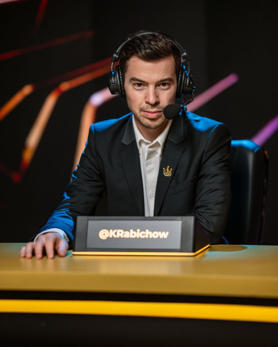 Kevin Rabichow commentating for the Triton Poker Series